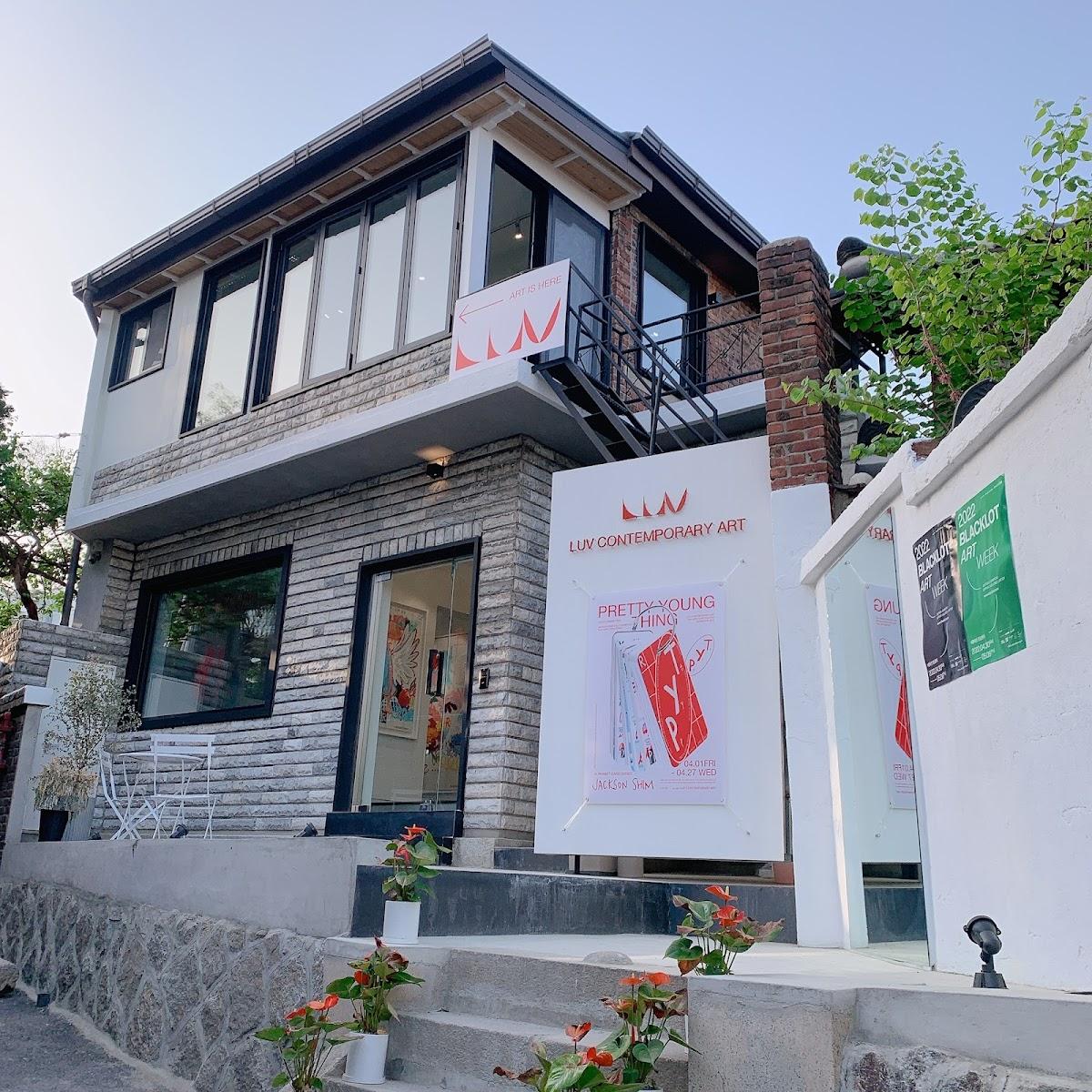 LUV Contemporary Art | Seoul, South Korea | Art Yourself Atelier