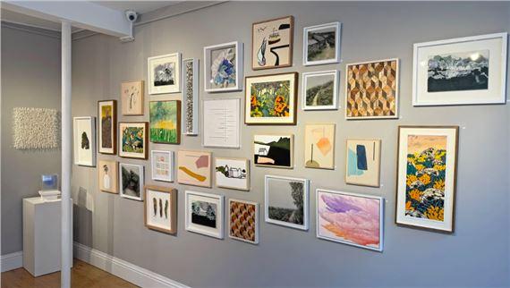 Christmas Exhibition | Anna Boss, Anna Macdonald, Cathy Brickhill, Daniel Ablitt, Eva Ray, Jessica Cooper, Kate Evans, Kim Jin Eui, Rose Vickers, Yuliya Martynova | Cube Gallery