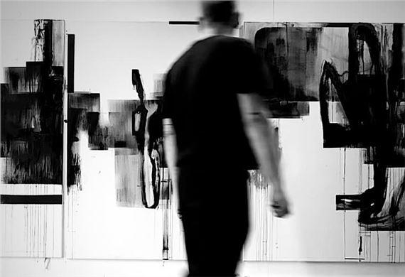 Divergence: Exploring Monochromatic Abstraction | Benat Olaberria, Carsten Beck, Cat Spilman | Rhodes Contemporary Art